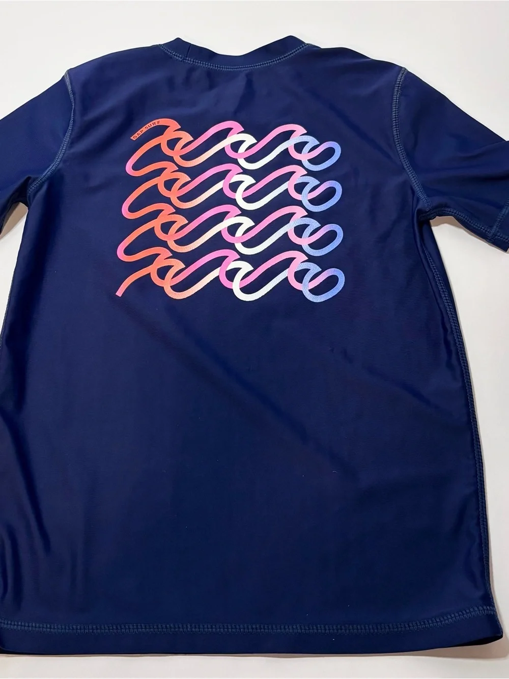 GAP Kids Deep Navy Rashgaurd with Pink Waves. Size Small. Very good condition